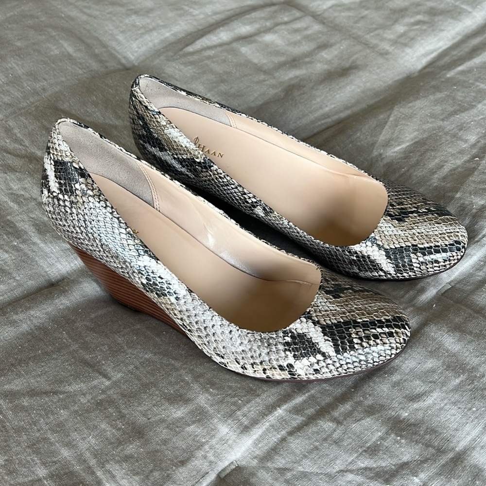 🎉🎉PRICE DROP🎉🎉
COLE HAAN SNAKE PRINT WEDGES